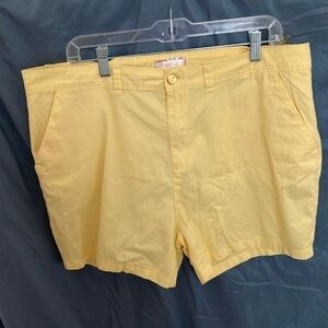 NWT: Stella Parker Cotton shorts- Soft yellow- size 16